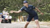 A tough trick from Lauri Lehtise at the Frisbee Golf