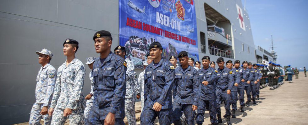 ASEAN begins military exercises amid tensions in South China Sea