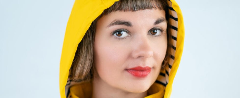 Adelys sings life in yellow in complete freedom