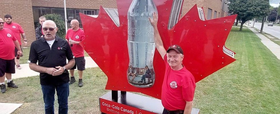 Coca Cola Canada Bottling employees create sculpture for community to enjoy