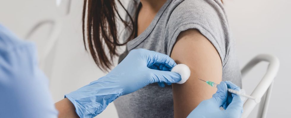 Covid vaccine booster dose fall 2023 for whom