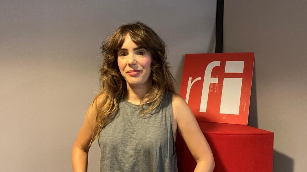 Aurélie Jean, in the RFI studios.
