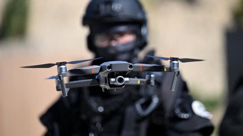 A policeman piloting a drone (illustrative image).