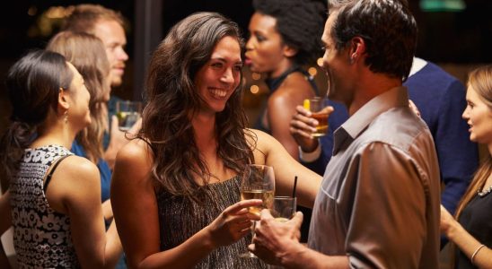 Does alcohol make other people more attractive The researchers answer