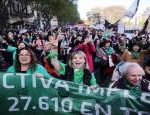 In Argentina thousands of women march in defense of the