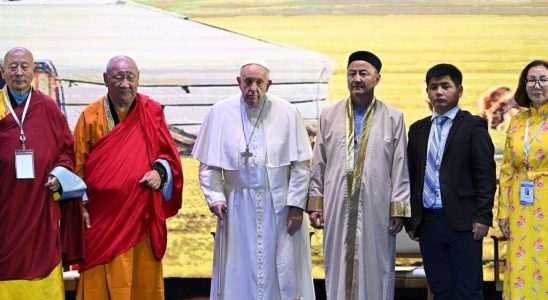 In Mongolia Pope Francis advocates fraternity between religions