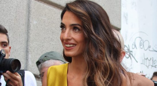 In Venice on the arm of Georges Amal Clooney attracts