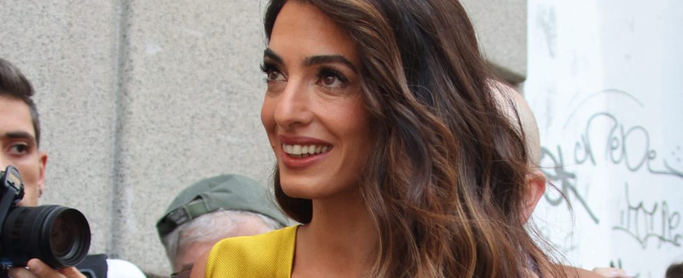 In Venice on the arm of Georges Amal Clooney attracts