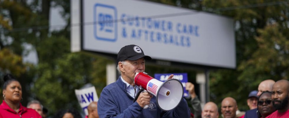 Joe Biden joins auto workers on picket line