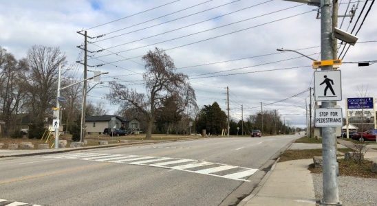 Lit crosswalk speed limit change eyed for Lakeshore Road