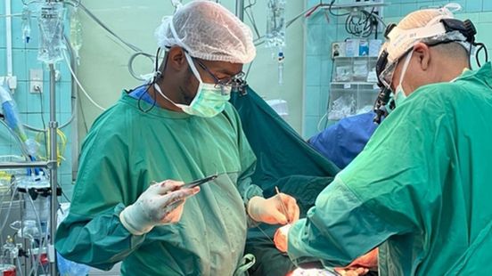 Pediatric heart surgeons from Groningen and Utrecht together to Suriname
