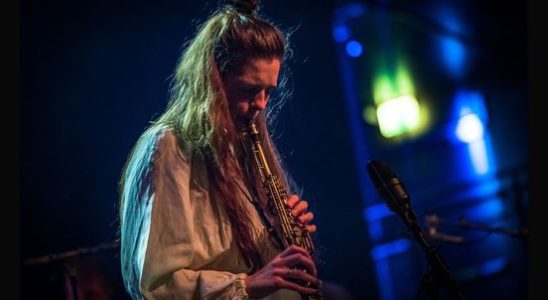 Saxophonist Kika Sprangers mixes the sound of her instrument with