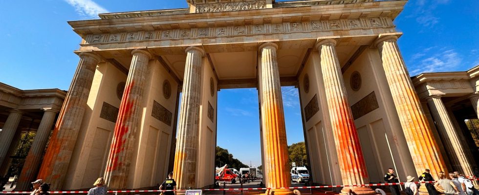 The Brandenburg Gate was painted red in climate protest