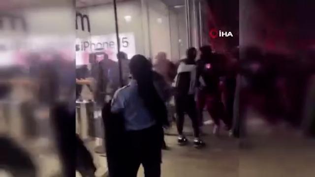 They looted the Apple store in the USA Looting moments