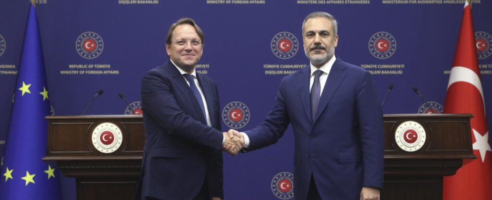 Turkey pushes for a resumption of accession negotiations Brussels demands