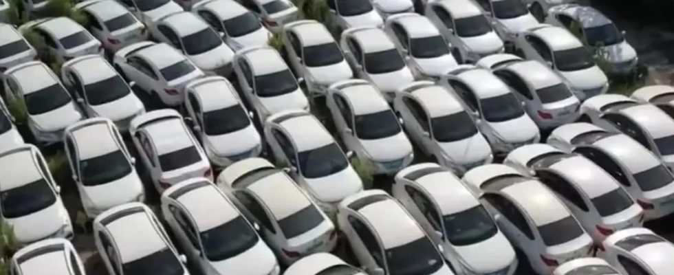 Vast cemeteries where electric cars rot appear in China