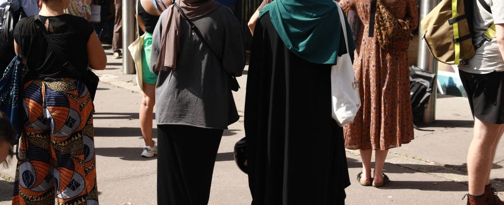 Wearing the abaya at school the Council of State validates