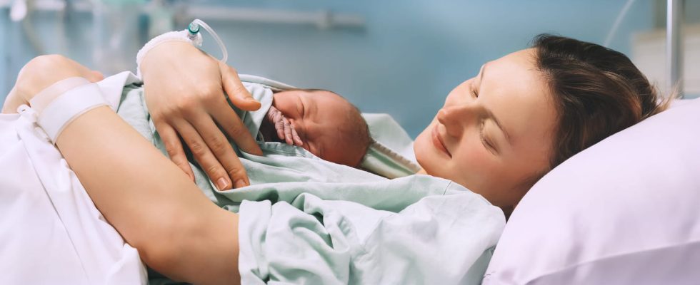 What are the symptoms of postpartum