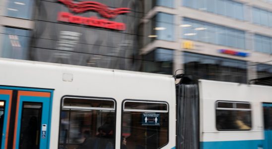 Woman dead hit by tram