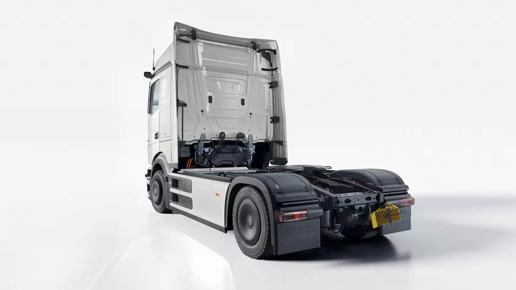 1697512591 34 Mercedes Benz introduced its electric truck eActros 600