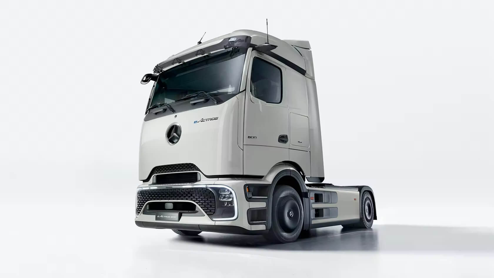 1697512591 626 Mercedes Benz introduced its electric truck eActros 600