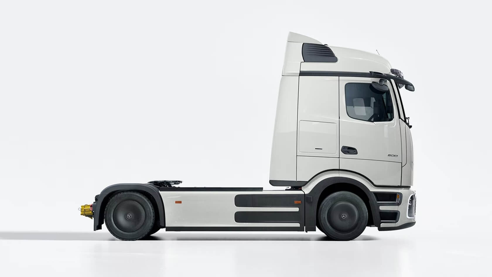 1697512591 768 Mercedes Benz introduced its electric truck eActros 600