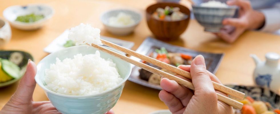 9 good Japanese eating habits to stay in shape