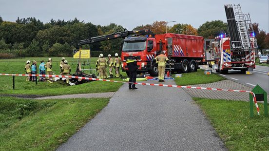Car overturned in Rhenen fire brigade frees trapped person
