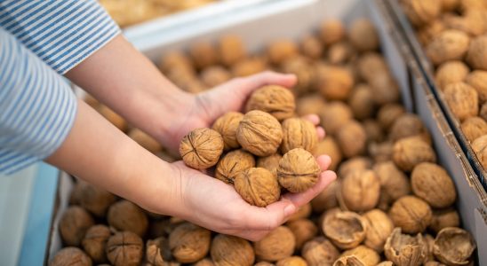 Cardiac mortality researchers specify how many nuts to eat each