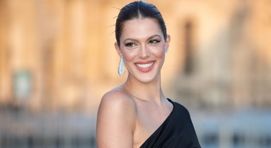 Dazzling Iris Mittenaere takes us back to the 90s with