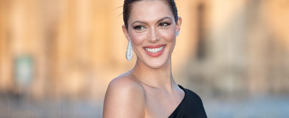Dazzling Iris Mittenaere takes us back to the 90s with