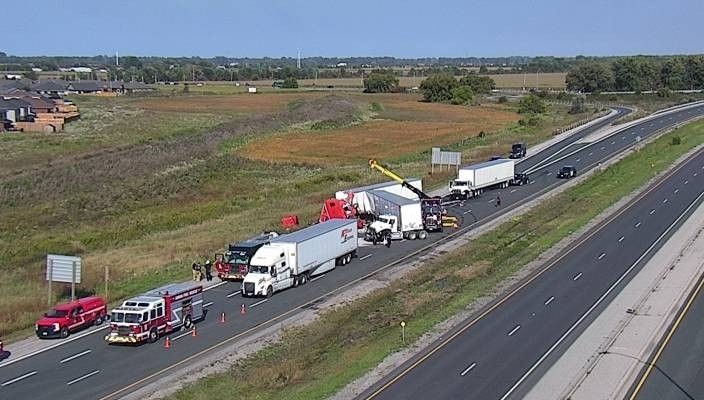 Fatal crash closes Highway 402 lanes in Sarnia