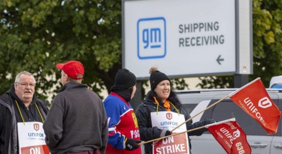 GM workers at three Ontario facilities go on strike