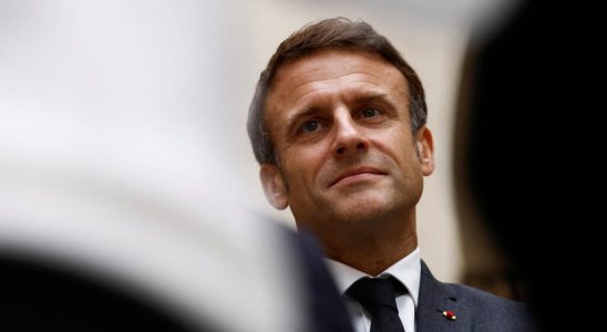 IVG Emmanuel Macron advances but locks
