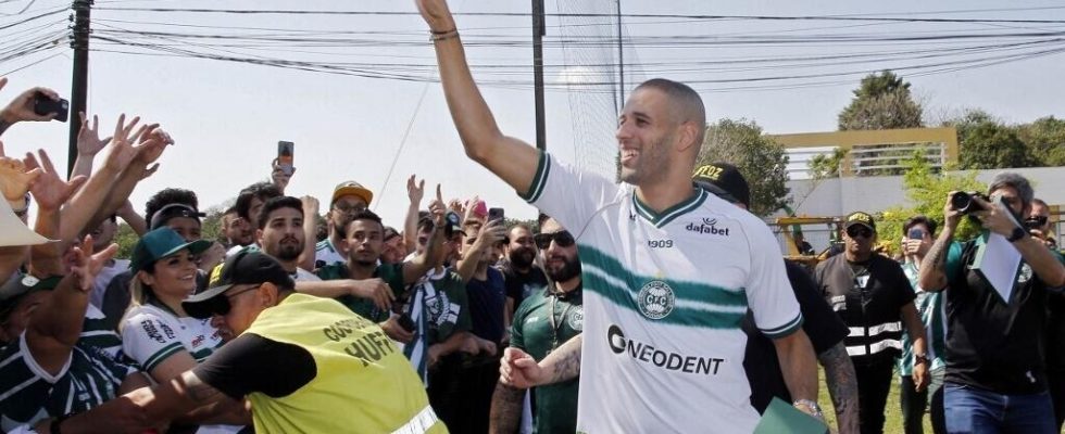 Islam Slimani a man in form in Brazil and back