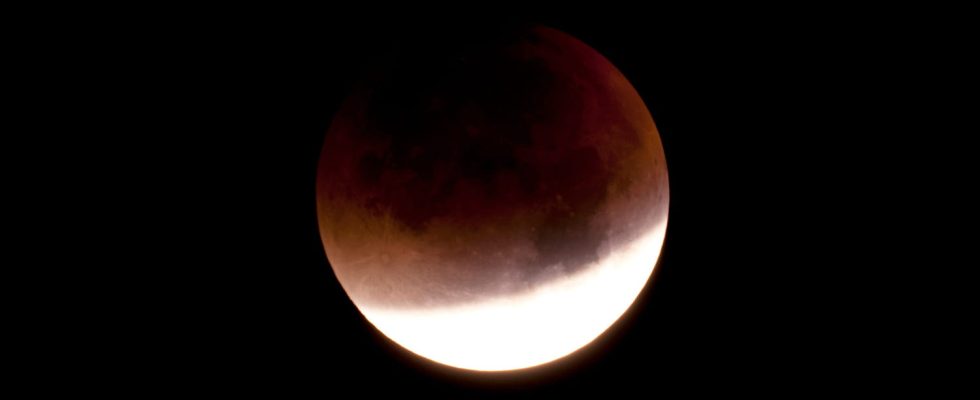Lunar eclipse of October 28 what time to see it