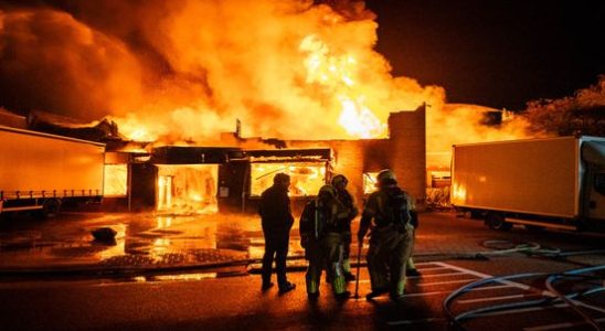 Major fire reduces Woerden business premises to ashes local residents
