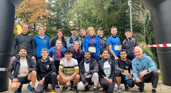 Newcomers and Dutch people participate in a forest run together