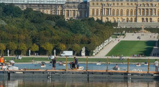 Palace of Versailles evacuated after new bomb threat