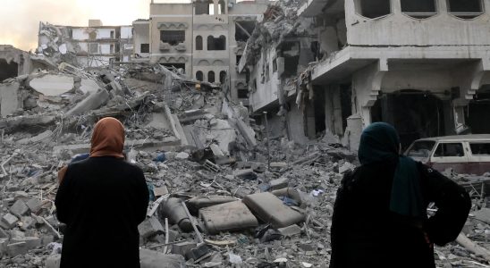 Palestinian civilians trapped in the Gaza Strip