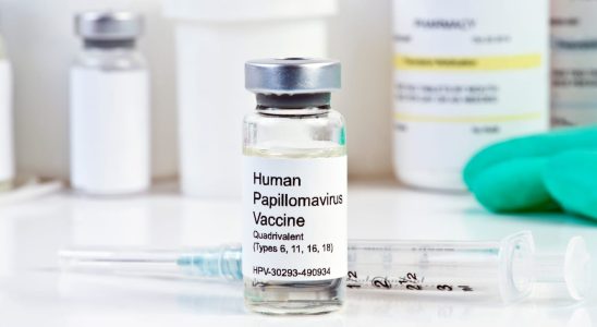 Papillomavirus vaccine age side effects risks