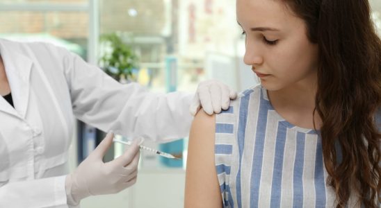 Papillomavirus vaccine in middle school girl boy doses obligatory