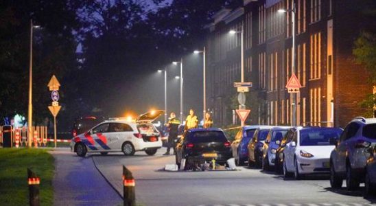 Police investigate car with possible explosives in residential area Utrecht