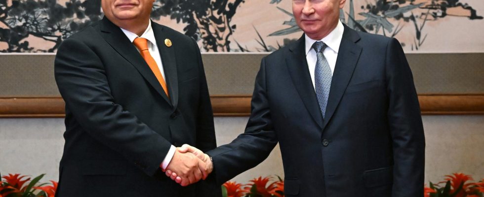 Putin and Orban in conversation in Beijing
