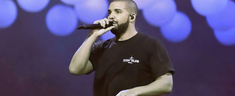 Rapper Drake announces one year hiatus health issues to blame