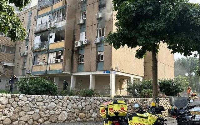 Rocket attack from Gaza to Tel Aviv Hit the apartment