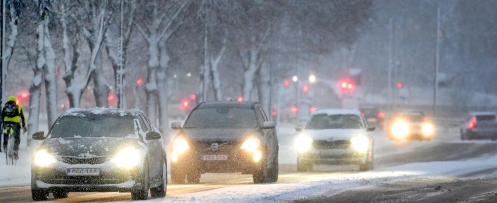 Snow chaos awaits warning from SMHI