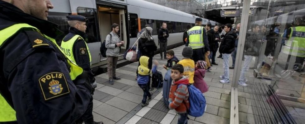 Sweden social benefits will be tightened for immigrants