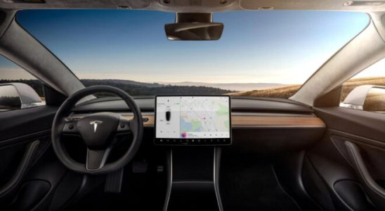 Tesla vehicles will now detect drivers who are dozing behind
