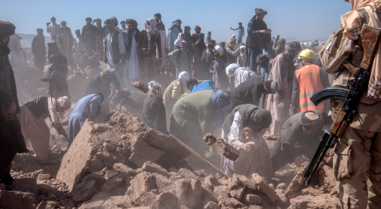 The earthquake in Afghanistan Searching for survivors